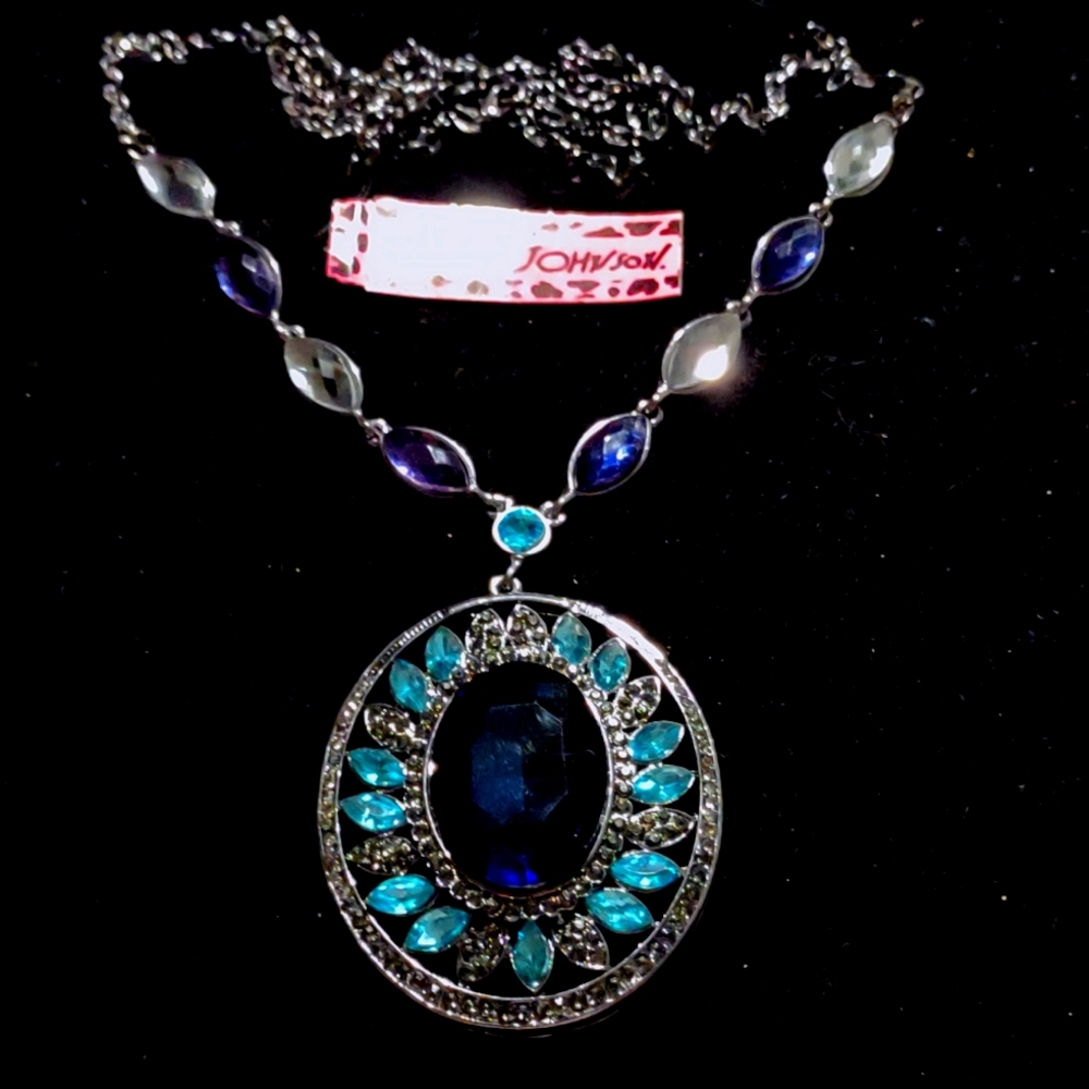 2/$20 vibrant pendant necklace